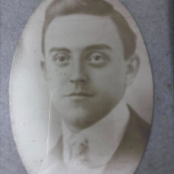 Instant Ancestor – Antique Oval Gentleman Portrait in Navy Frame - Picture 4 of 7